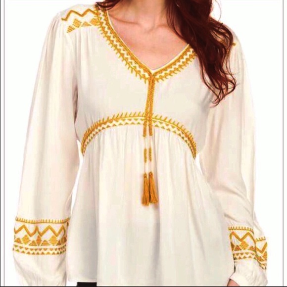 rock n indigo Tops - BOHO EMBROIDERED TASSLE TOP NWT